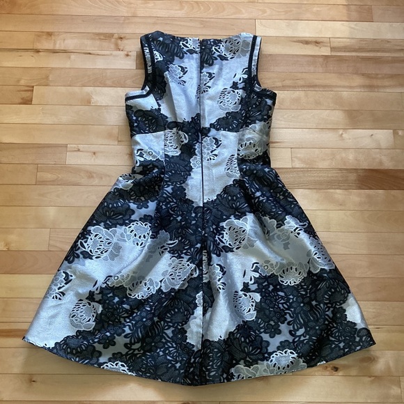 Beautiful Size 4 Antonio Melani black and white dress with lace pattern - Picture 5 of 11